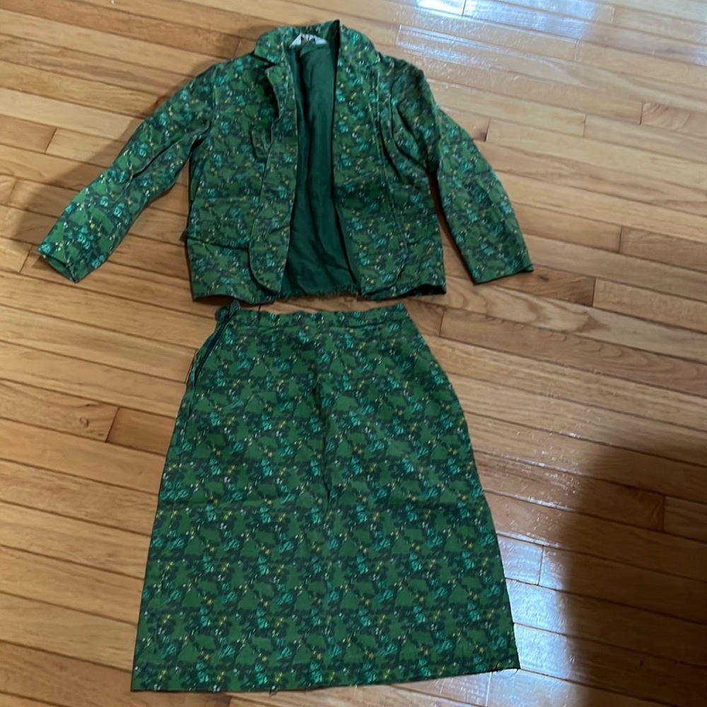 Antique/ vintage suit not sure sz looks like 0 yo sz 1